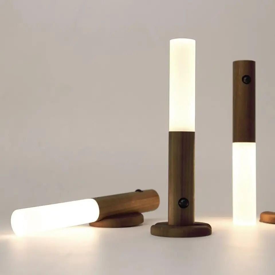 كشاف ليلي LED ذكي بمستشعر حركة، تصميم خشبي أنيق، قابل للشحن عبر USB، إضاءة دافئة، مناسب لغرف النوم والممرات - صورة 4