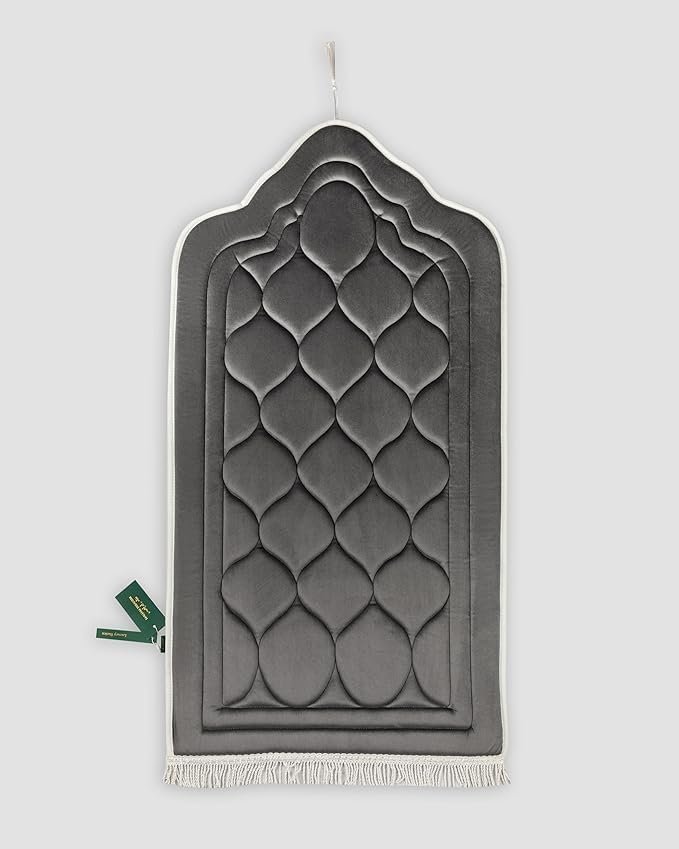 مقام إبراهيم سجادة صلاة فاخرة مبطنة لراحة الركبتين، قماش قطيفة ناعم بتصميم عثماني أنيق، مقاس كبير 120×70 سم، ألوان ملكية (رمادي) - صورة 12